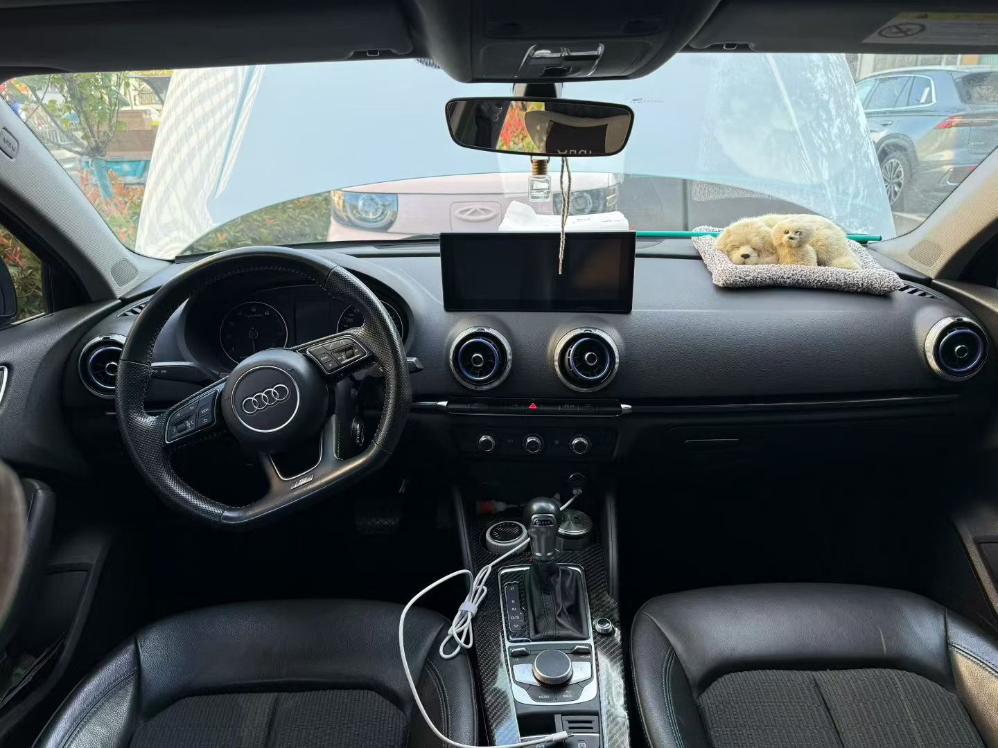 2019 car image #6