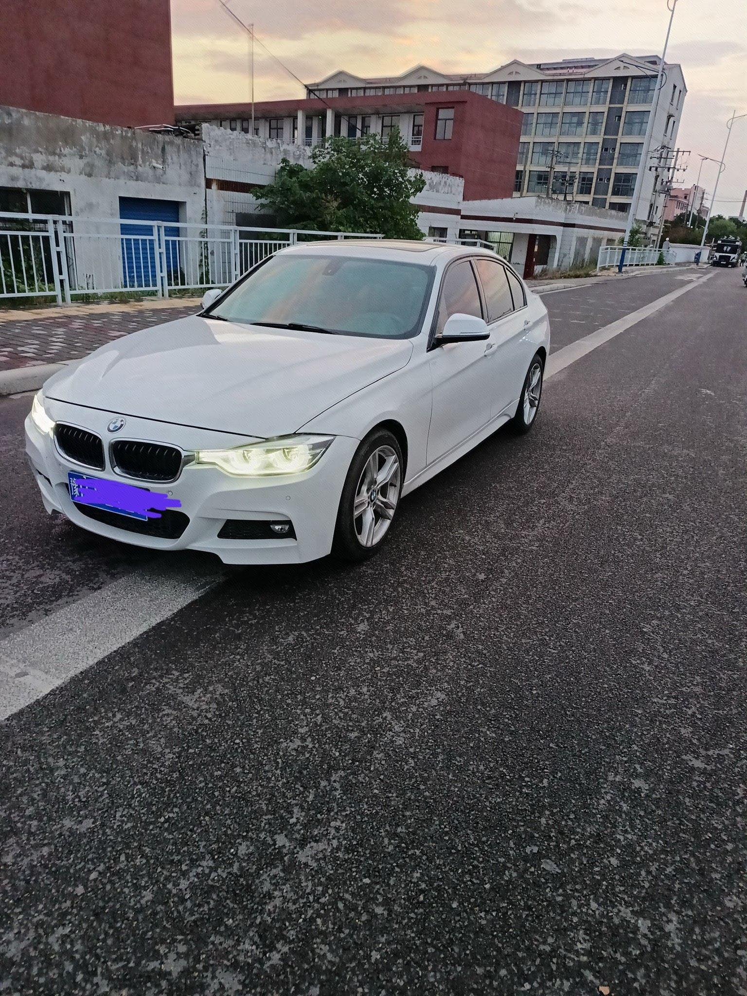 BMW 3 Series 2018 BMW 3 Series 2018 car image