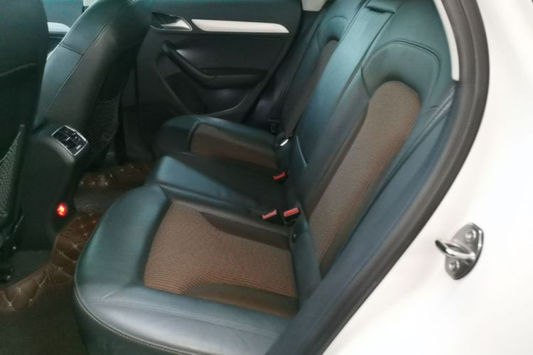 Audi Q3 2019 car image #17