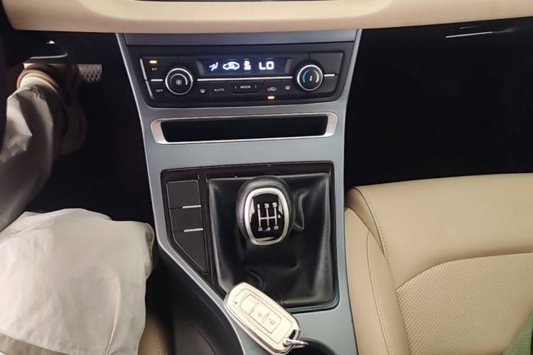 GEELY Emgrand 2018 #14 GEELY Emgrand 2018 car image #14
