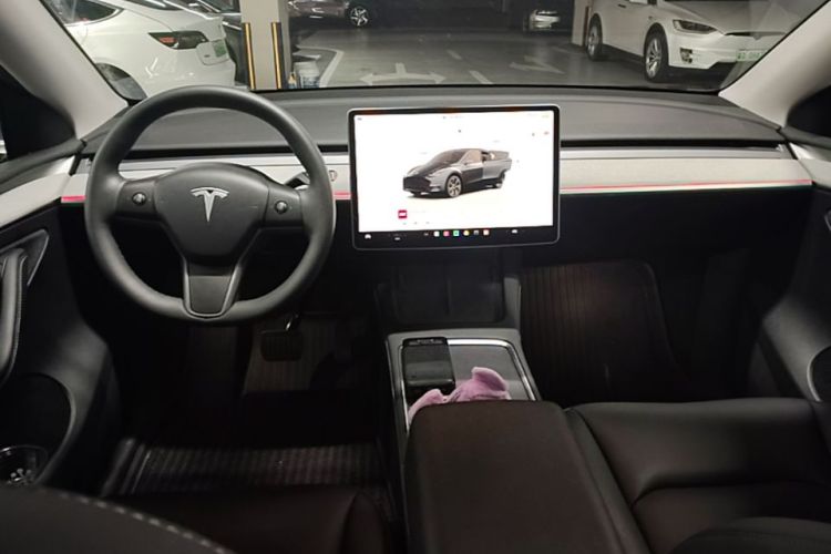 Tesla Model Y 2024 #11 Tesla Model Y 2024 car image #11