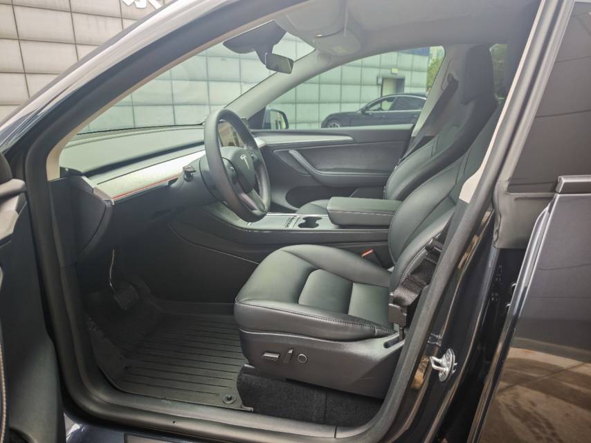 Tesla Model Y 2024 #5 Tesla Model Y 2024 car image #5