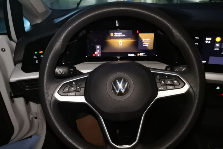 Volkswagen Golf 2023 car image #11