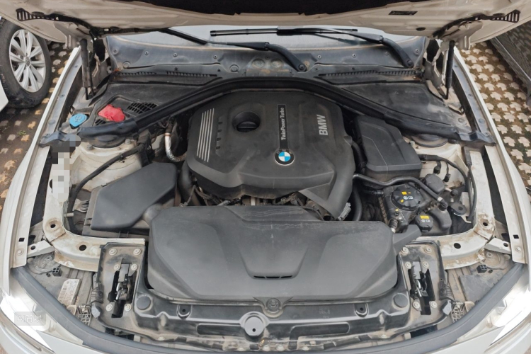 BMW 3 Series 2018 car image #22