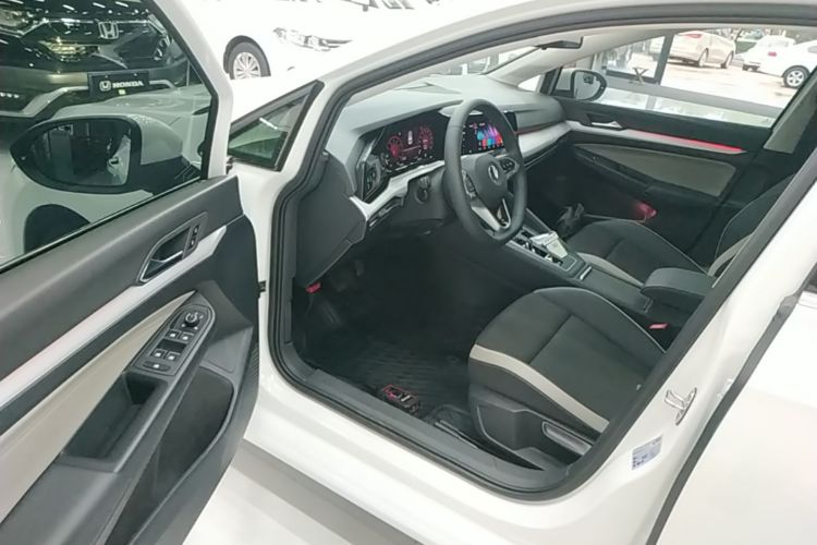 Volkswagen Golf 2022 car image #16