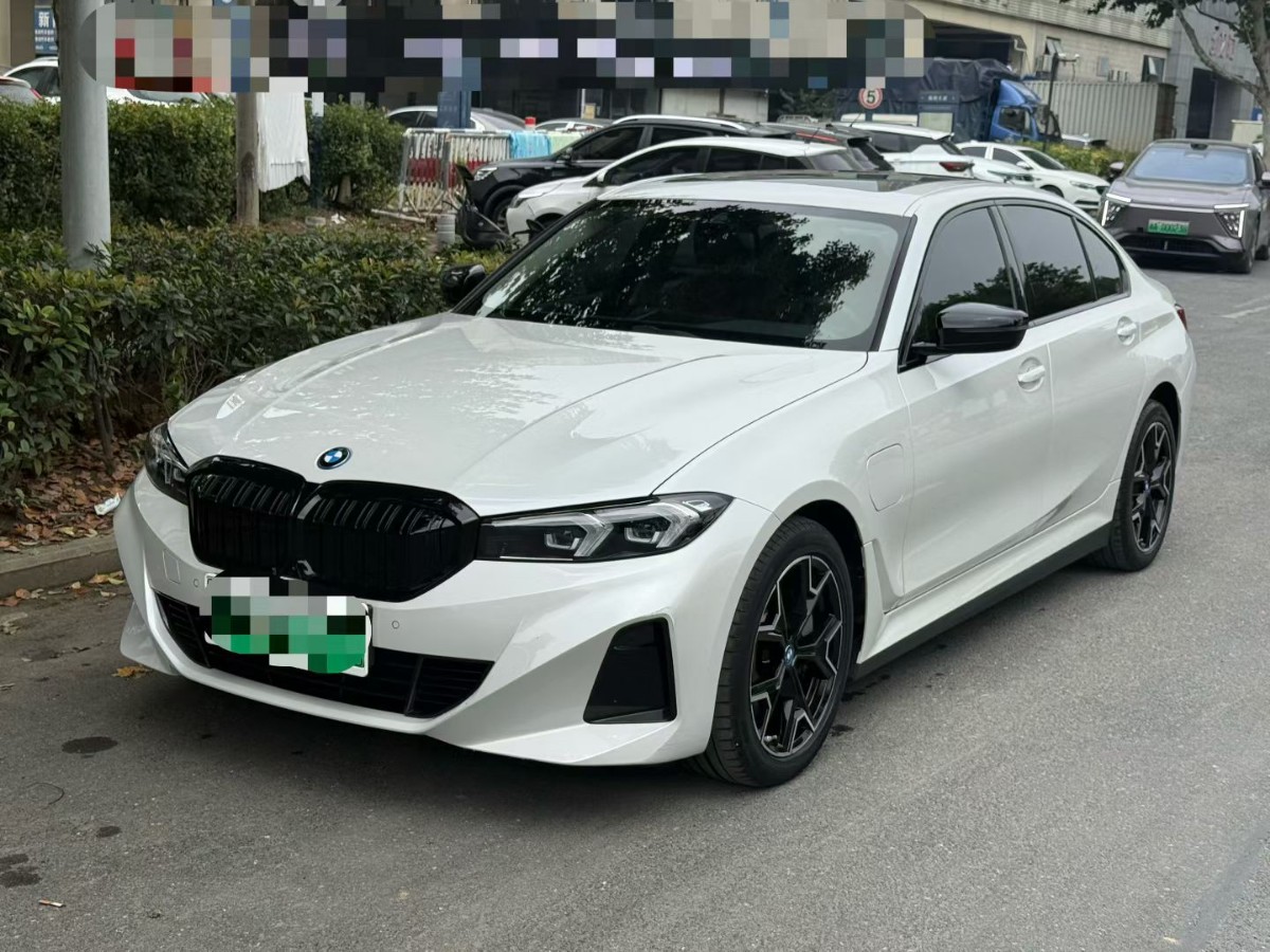 BMW i3 2023 immagine di auto 