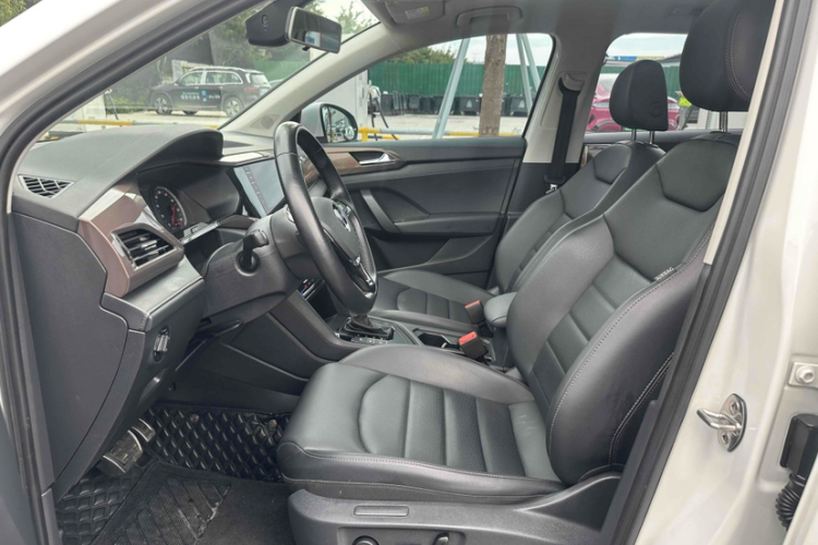 Volkswagen Tharu 2021 immagine di auto #22