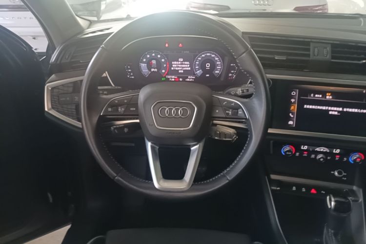 Audi Q3 2020 car image #15
