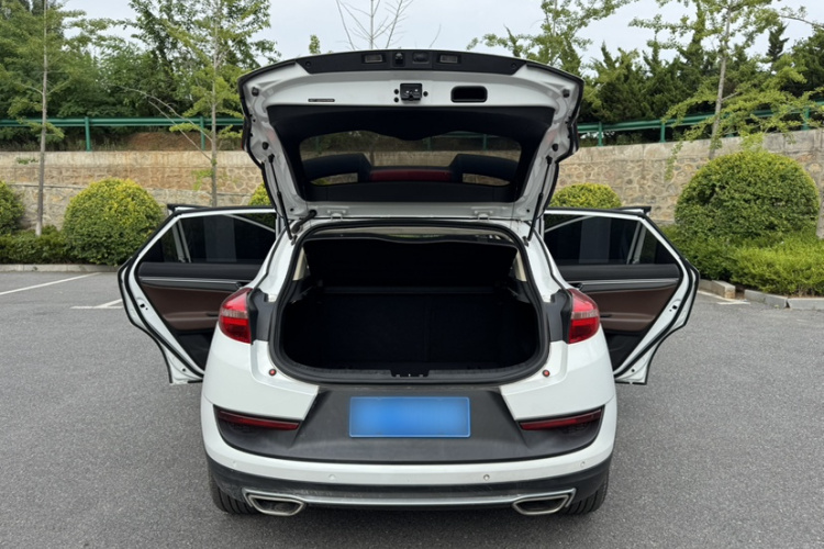 GEELY Emgrand GS 2017 car image #17