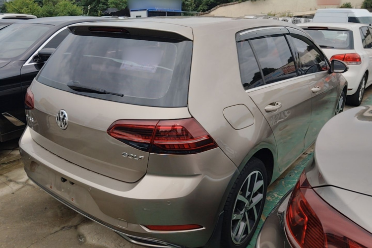Volkswagen Golf 2018 car image #7