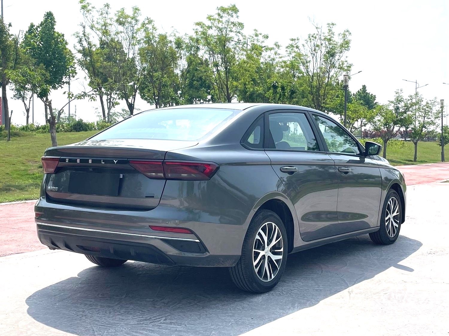 GEELY Emgrand 2023 immagine di auto #4