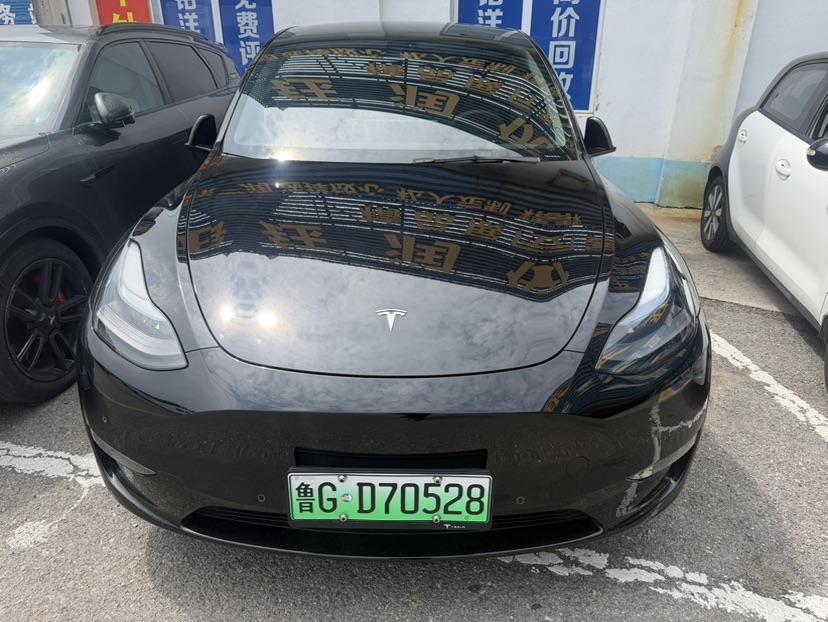 Tesla Model Y 2022 #2 Tesla Model Y 2022 car image #2
