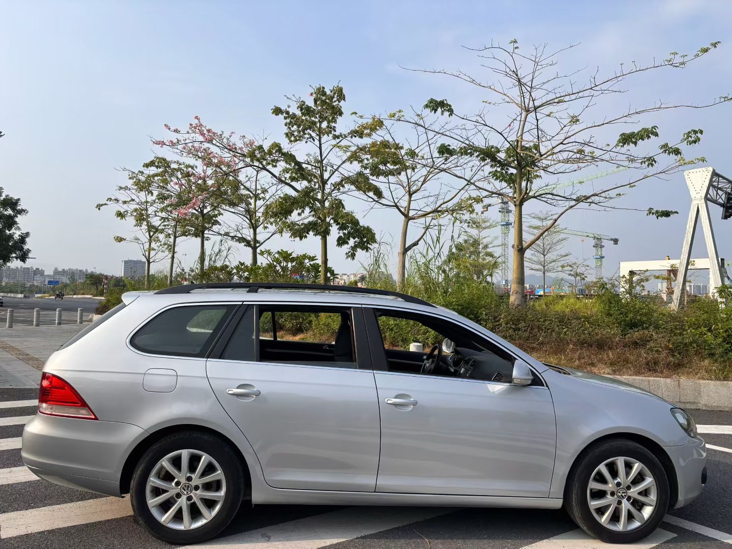 2014 car image #6