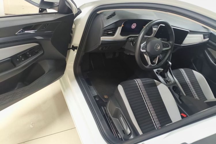 Volkswagen Bora 2023 immagine di auto #16