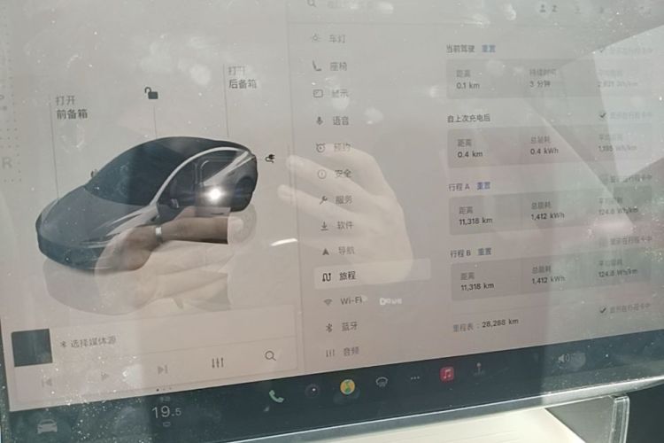 Tesla Model 3 2024 car image #12