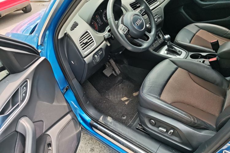 Audi Q3 2018 car image #16