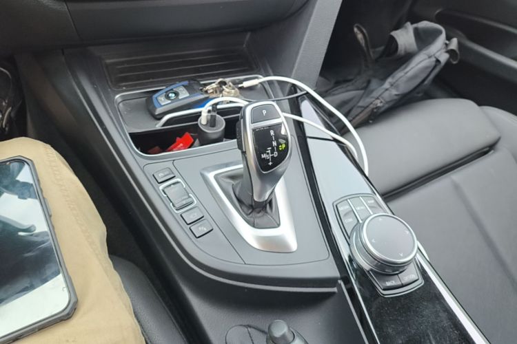 BMW 3 Series 2017 immagine di auto #18