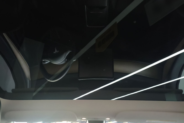 Tesla Model Y 2022 car image #18