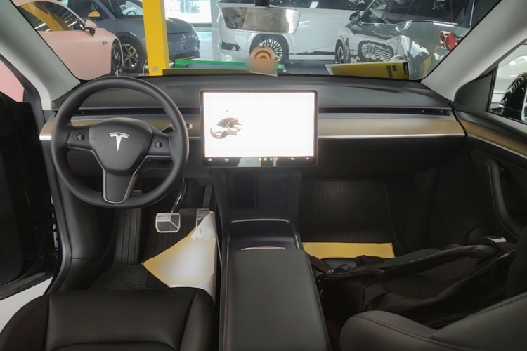 Tesla Model Y 2023 #10 Tesla Model Y 2023 car image #10
