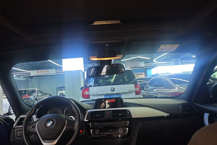BMW 3 Series 2017 car image #18