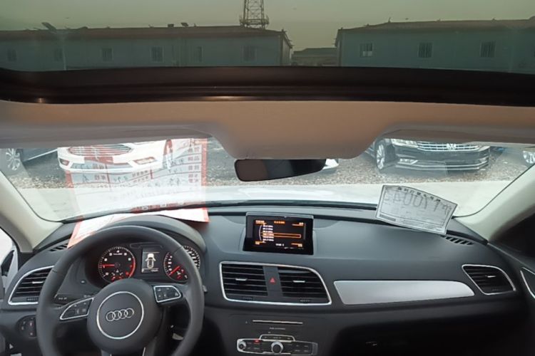 Audi Q3 2019 car image #20