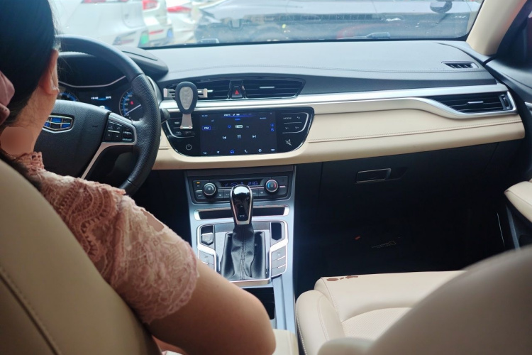 GEELY Emgrand 2018 immagine di auto #7
