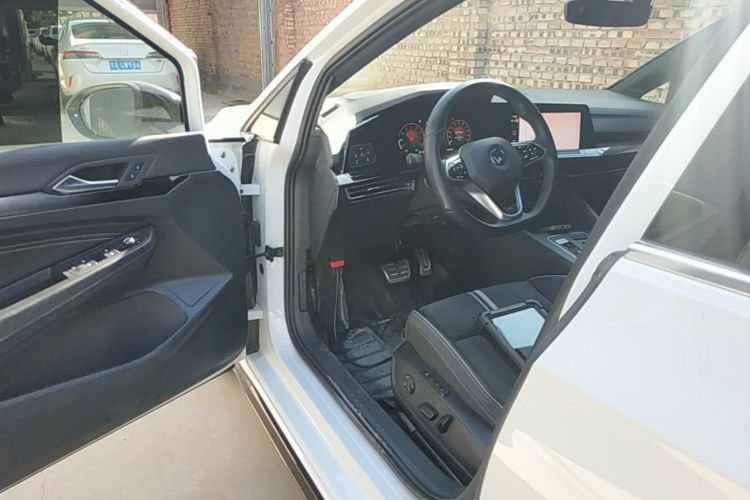 Volkswagen Golf 2022 car image #16