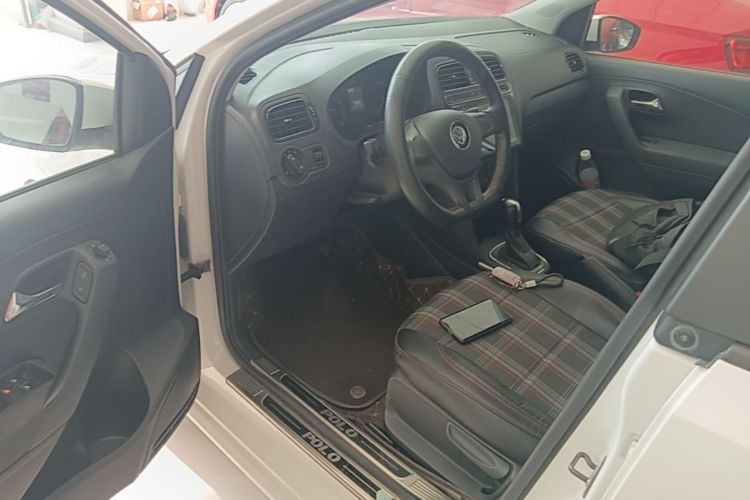 Volkswagen Polo 2018 car image #16