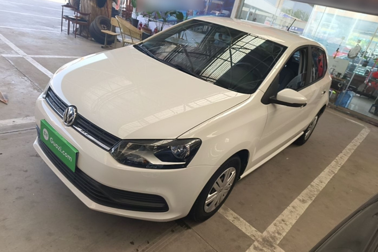 Volkswagen Polo 2019 car image #2