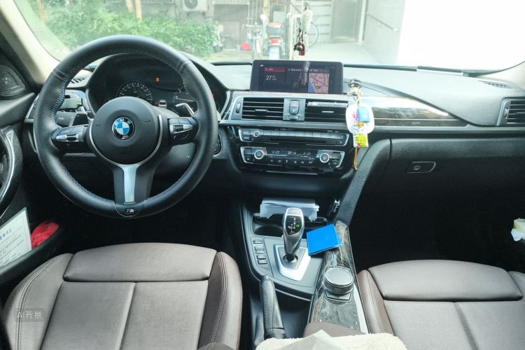 BMW 3 Series 2018 car image #11