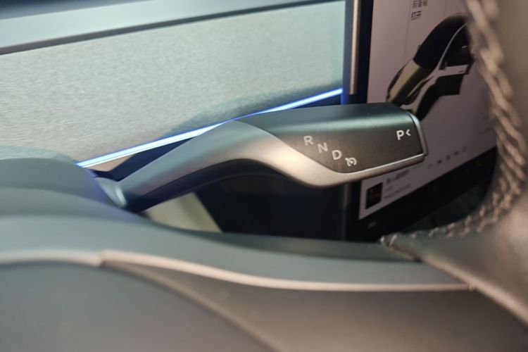 Tesla Model Y 2023 #14 Tesla Model Y 2023 car image #14