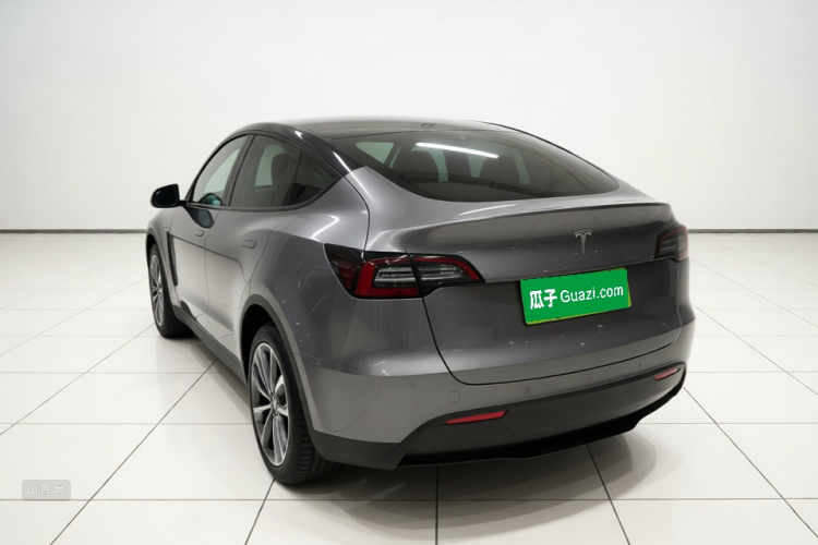 Tesla Model Y 2023 #5 Tesla Model Y 2023 car image #5