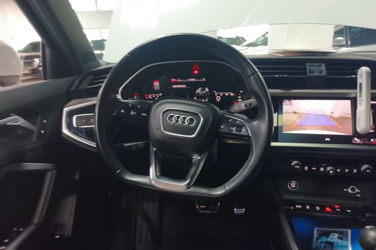 Audi Q3 2024 car image #11