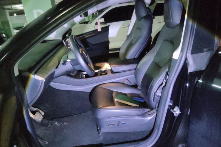 Tesla Model Y 2023 car image #19