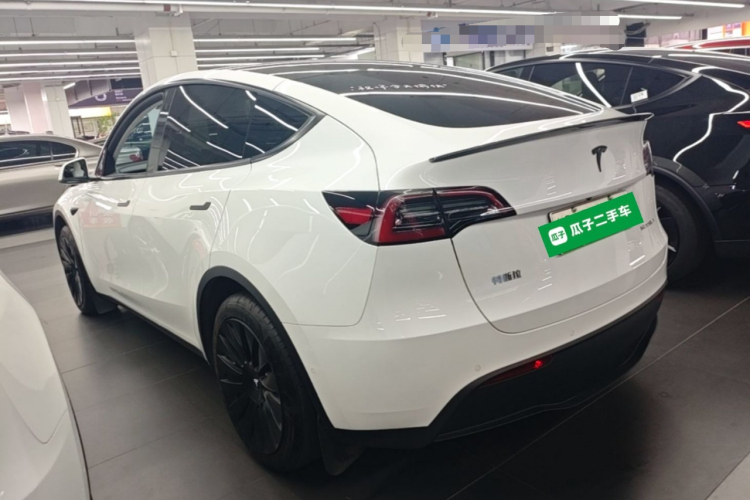 Tesla Model Y 2023 car image #5