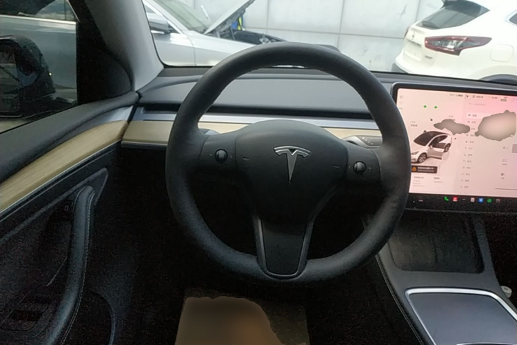 Tesla Model Y 2023 #11 Tesla Model Y 2023 car image #11