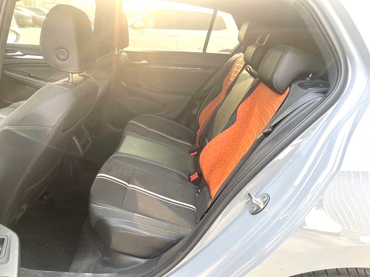 Volkswagen Golf 2023 car image #2