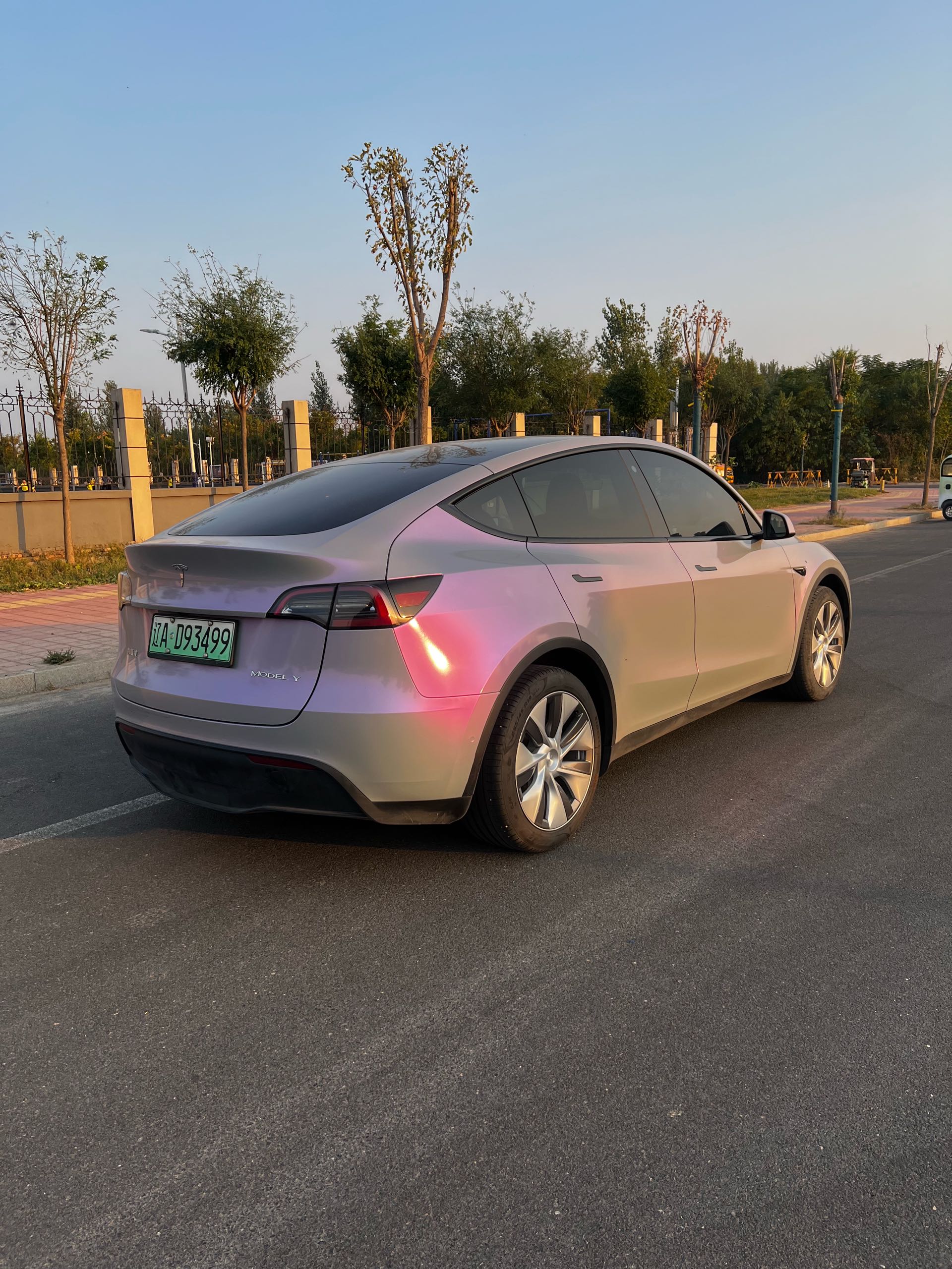 Tesla Model Y 2023 #5 Tesla Model Y 2023 car image #5