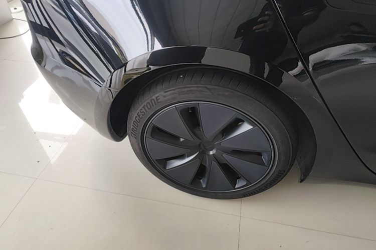 Tesla Model 3 2026 immagine di auto #10