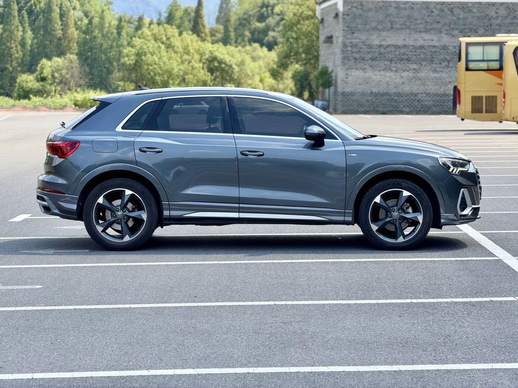 Audi Q3 2019 car image #5