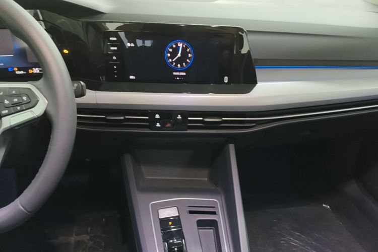 Volkswagen Golf 2023 صورة سيارة #13