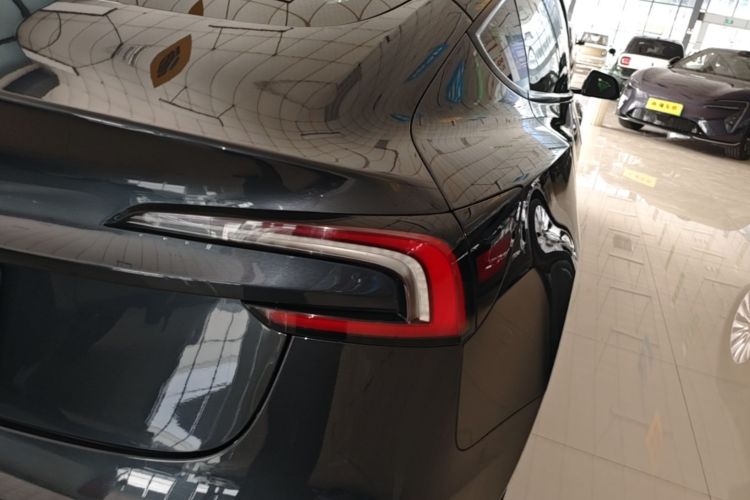 Tesla Model 3 2024 car image #8