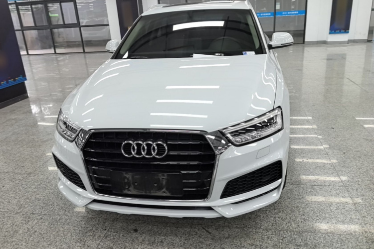 Audi Q3 2019 car image #3