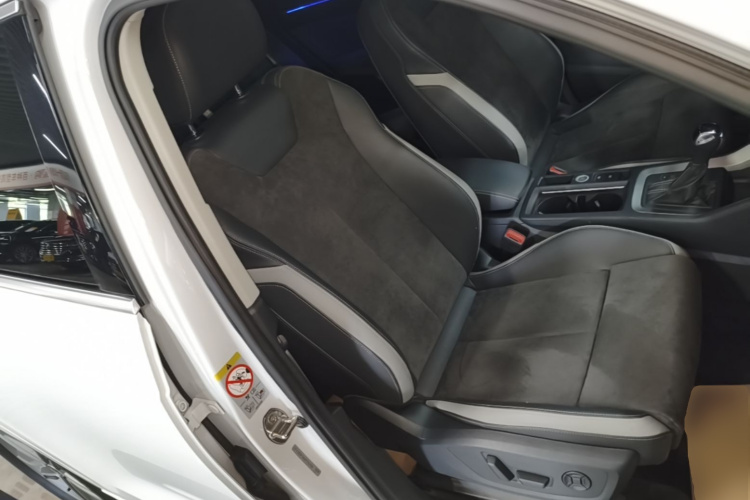 Audi Q3 2022 car image #24