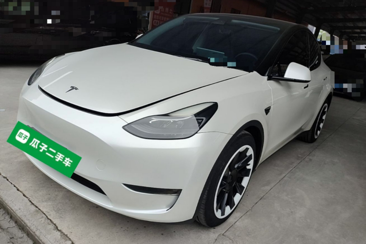Tesla Model Y 2022 car image #2