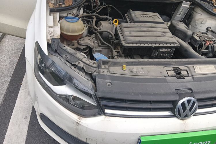 Volkswagen Polo 2015 car image #24