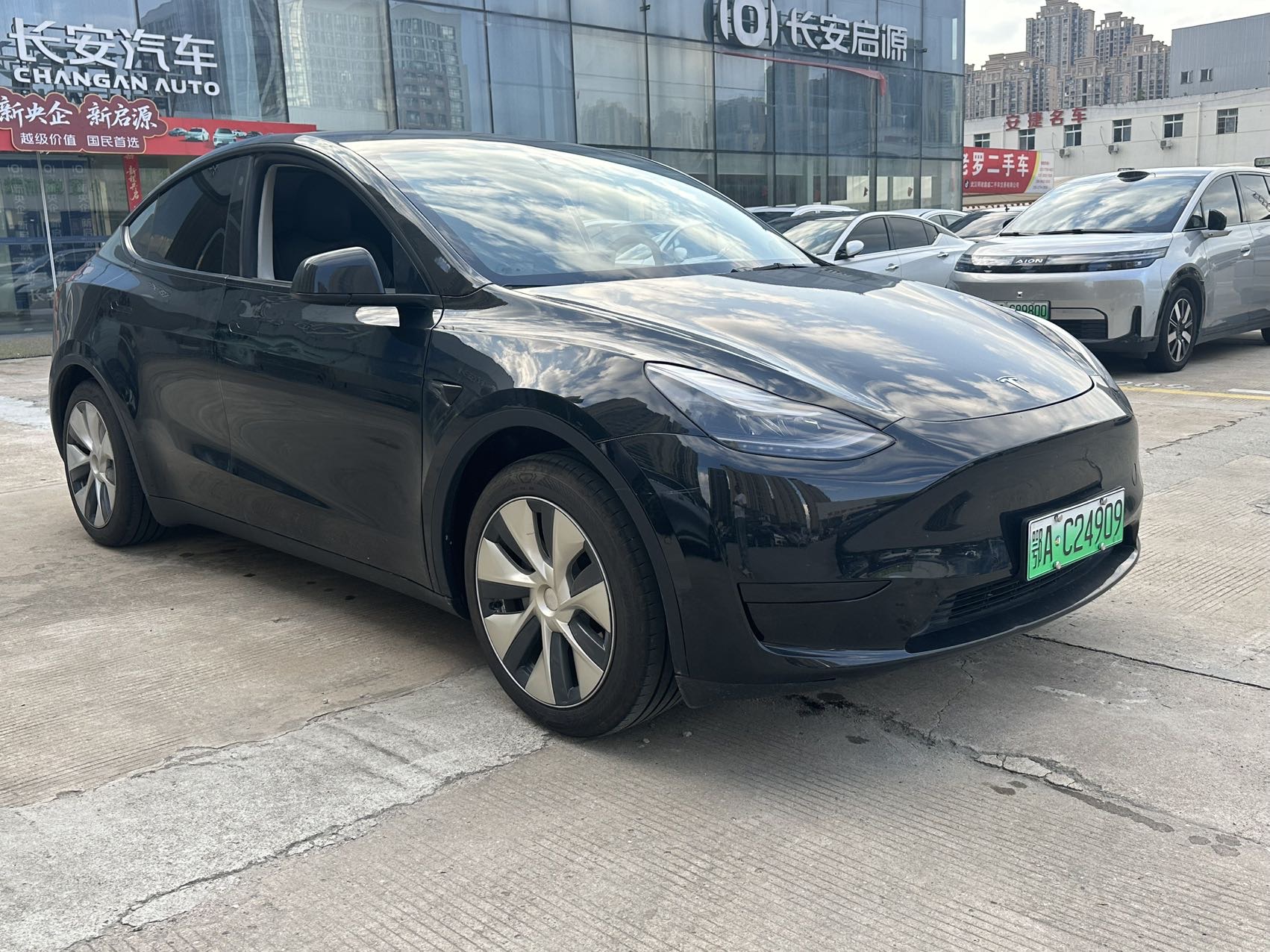 Tesla Model Y 2023 #5 Tesla Model Y 2023 car image #5