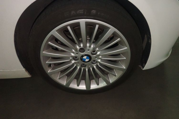 BMW 3 Series 2017 #6 BMW 3 Series 2017 car image #6