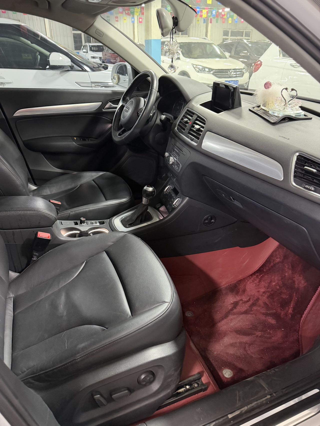 Audi Q3 2015 car image #6