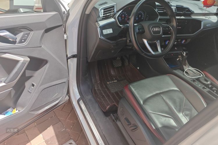 Audi Q3 2020 car image #18